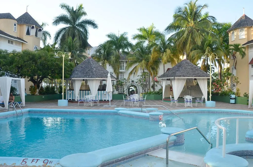 Studio 27 Ocho Rios Apartment