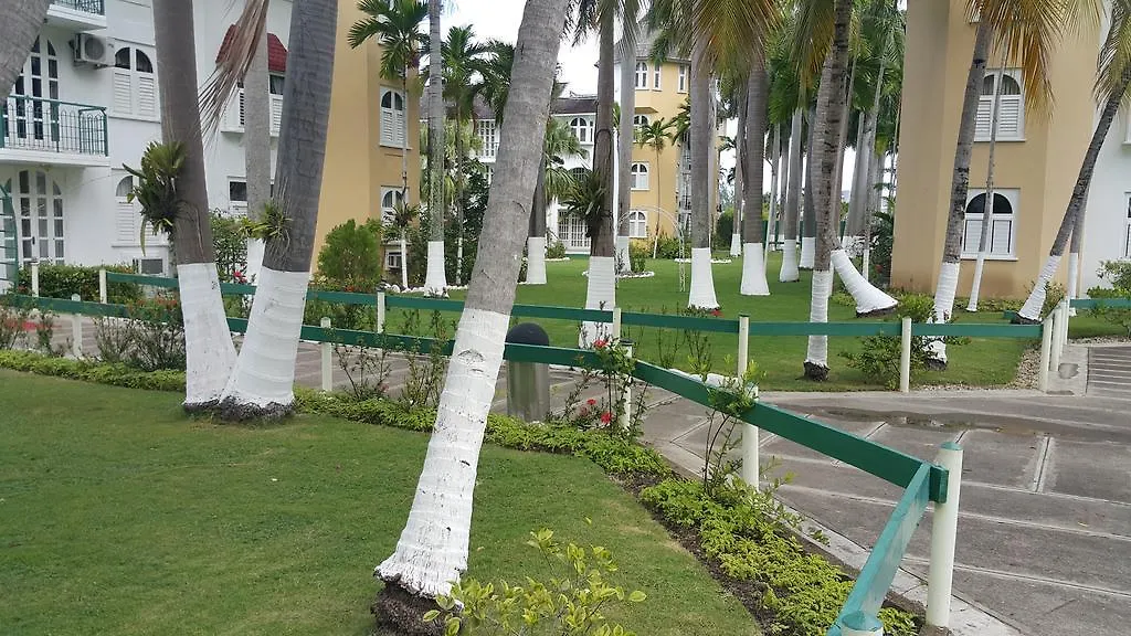 Studio 27 Ocho Rios Apartment